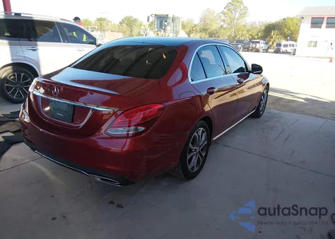 2016 Mercedes-Benz C 300 z USA, uszkodzony, nr VIN WDDWF4JB8GR151955